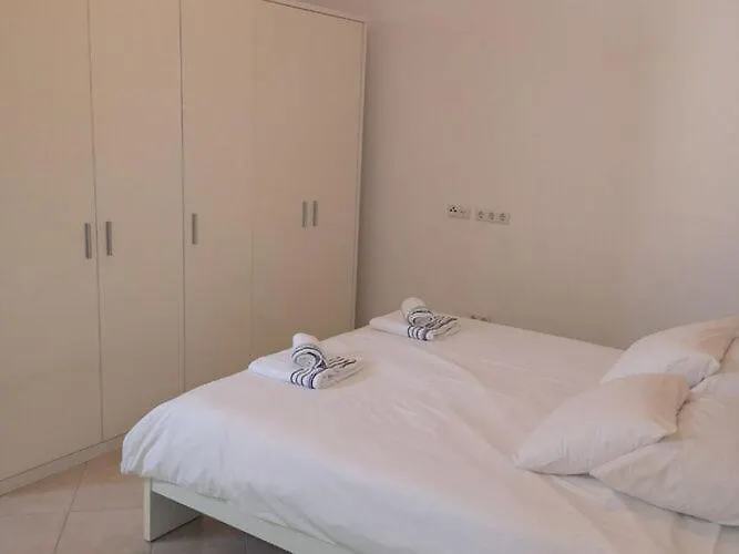 Apartment Marta - One Bedroom Apartment With Sea View Rab Town