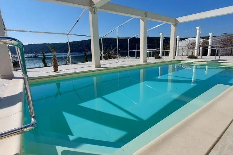 Apartment Marta - One Bedroom Apartment With Sea View Rab Town